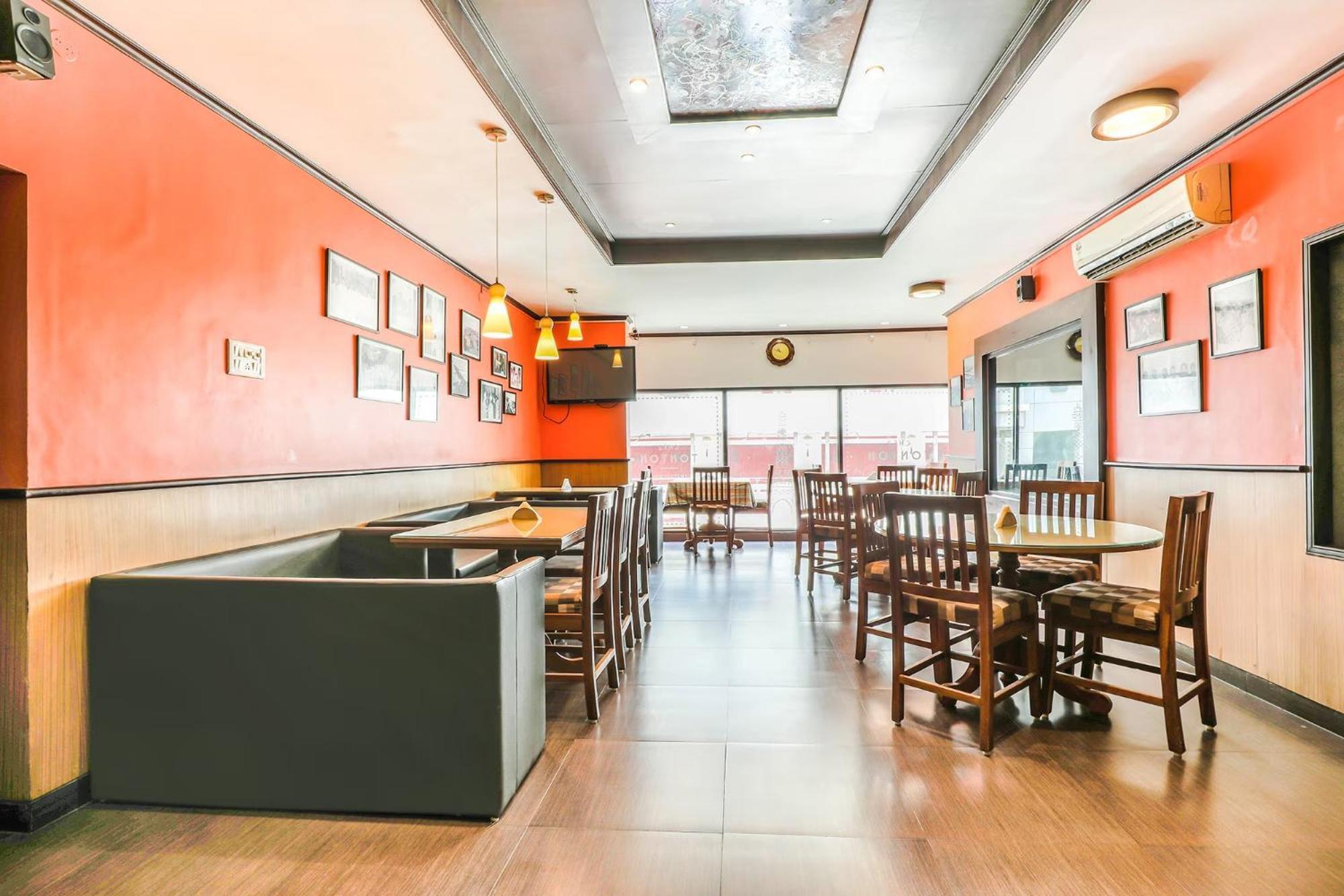 Fabexpress Santhi Inn - 500 Meters From Promenade Beach ポンディシェリ エクステリア 写真