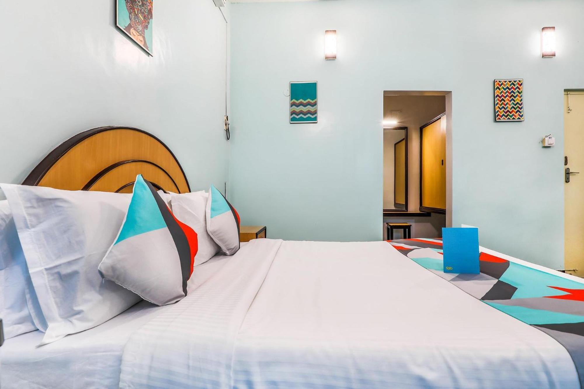 Fabexpress Santhi Inn - 500 Meters From Promenade Beach ポンディシェリ エクステリア 写真