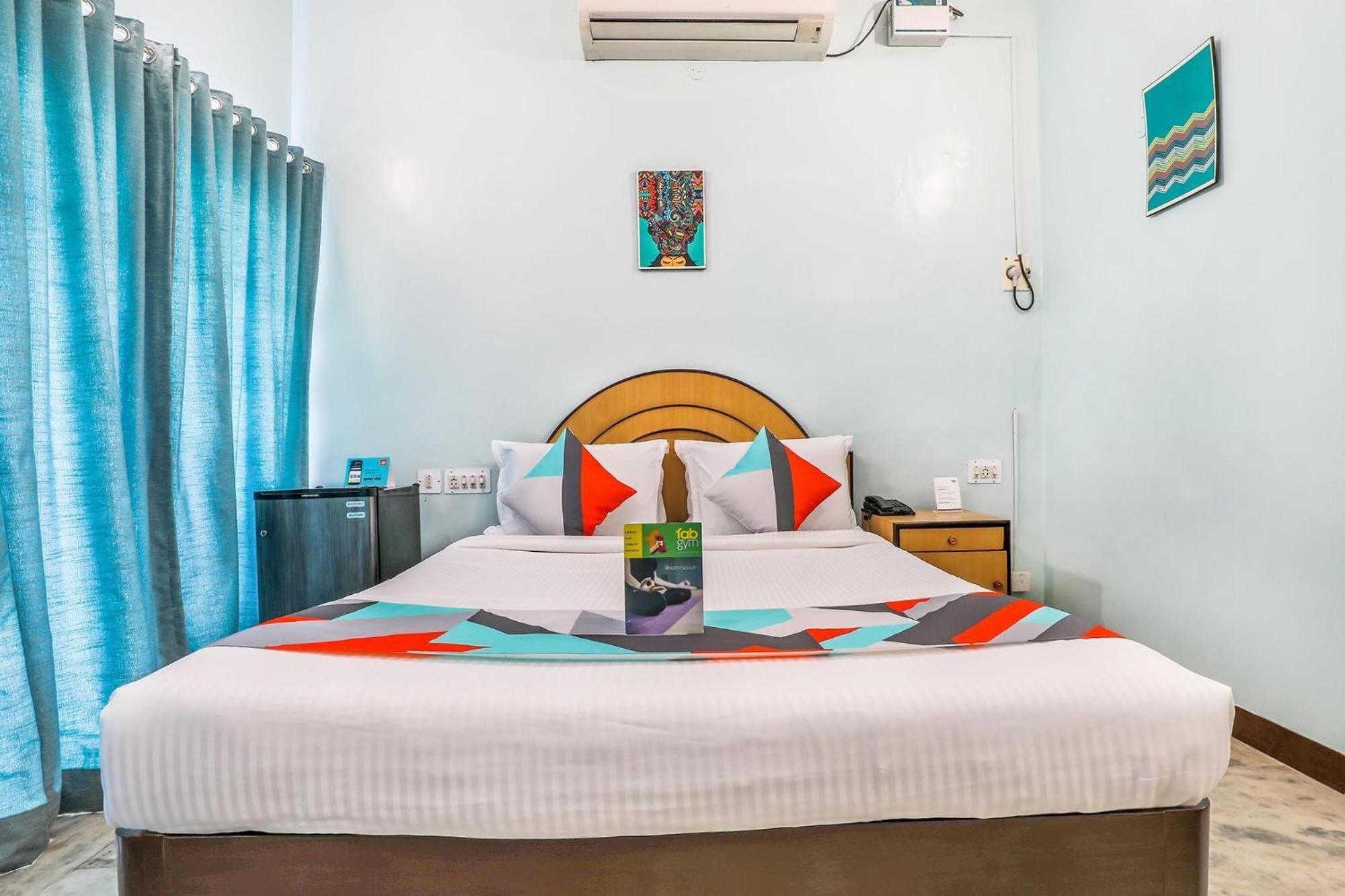 Fabexpress Santhi Inn - 500 Meters From Promenade Beach ポンディシェリ エクステリア 写真