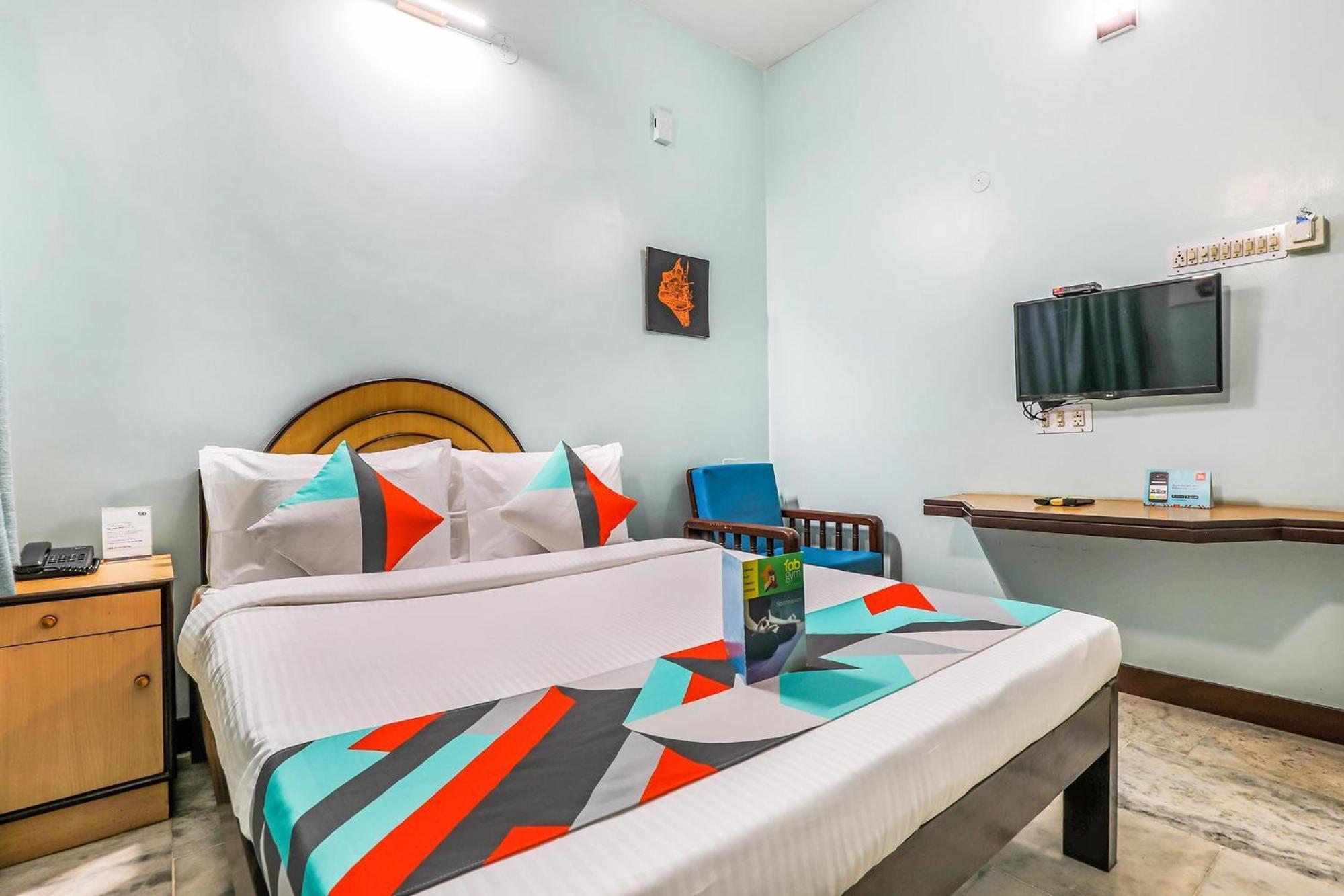 Fabexpress Santhi Inn - 500 Meters From Promenade Beach ポンディシェリ エクステリア 写真